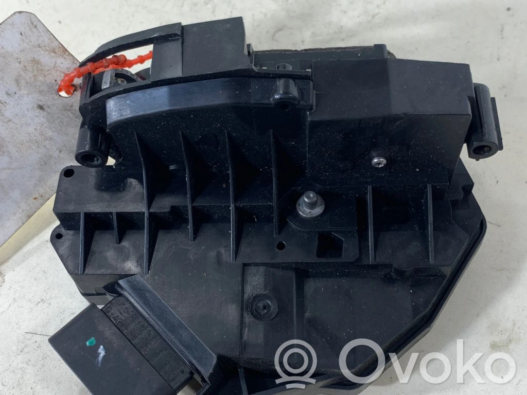Ford Fiesta Priekšpusē slēdzene 