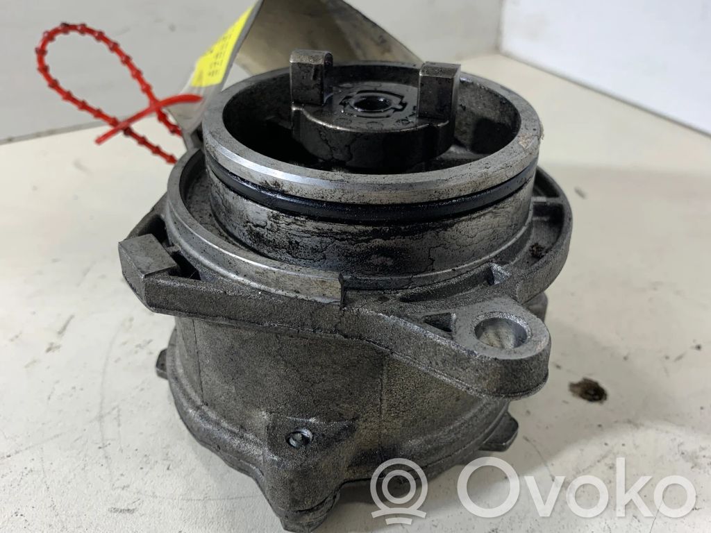 BMW 5 E60 E61 Vacuum pump 
