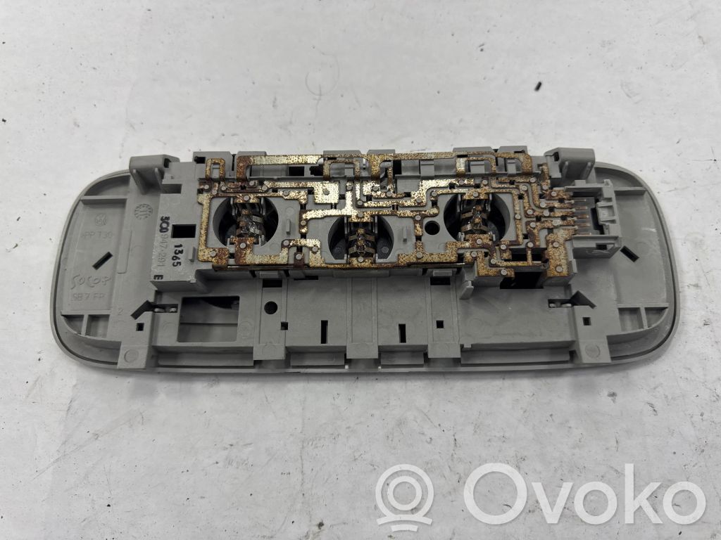 Volkswagen PASSAT CC Lampka podsufitki tylna 