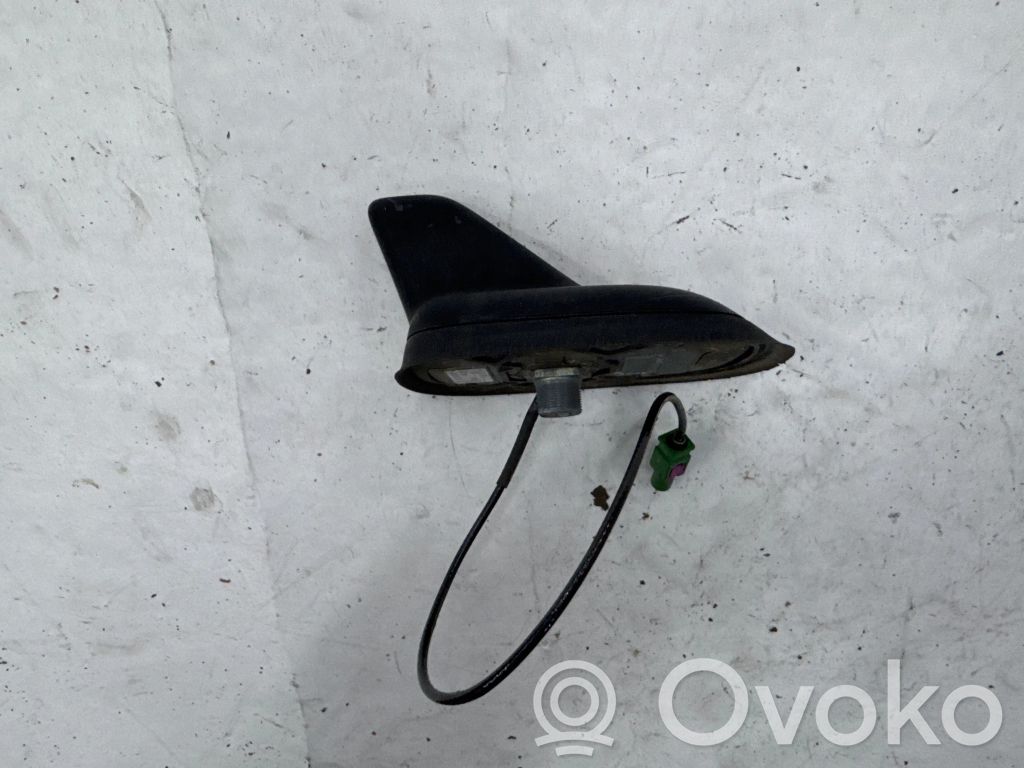 Volkswagen PASSAT CC GPS-pystyantenni 