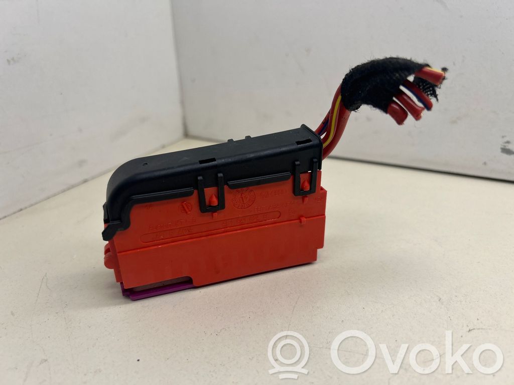 Audi Q7 4M Fuse module 