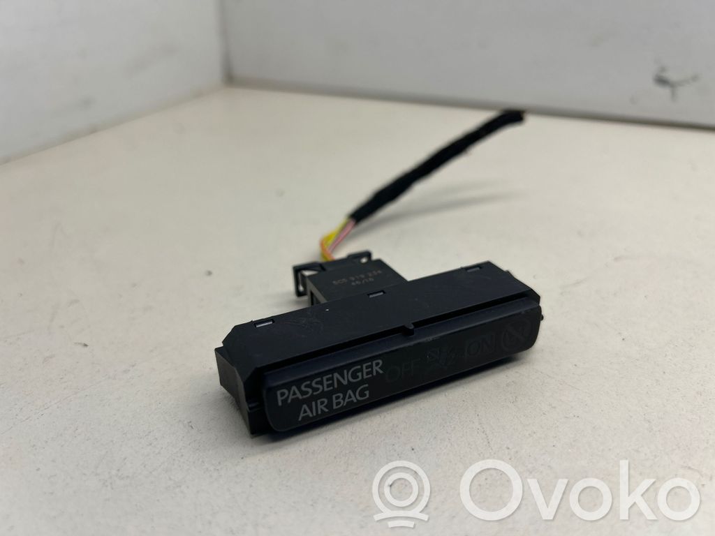 Porsche Macan (95B) Passenger airbag on/off switch 