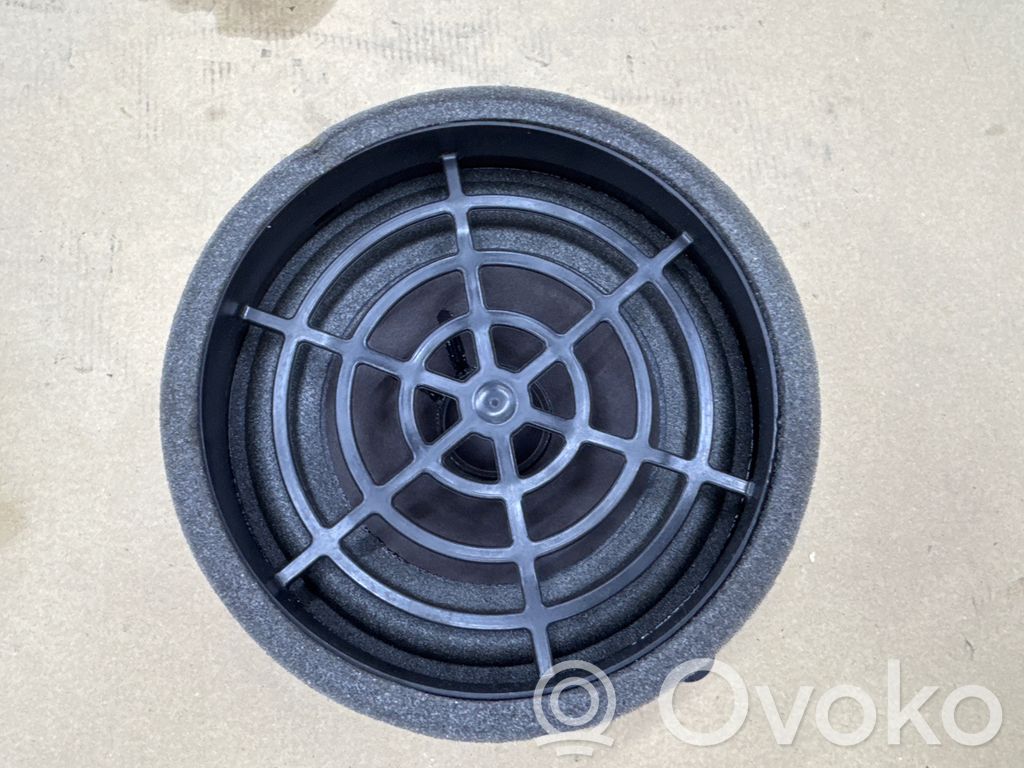 Audi A8 S8 D4 4H Takaoven kaiutin 