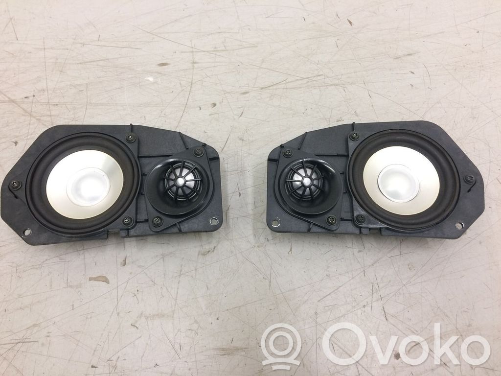 BMW 5 E60 E61 Altavoz de la puerta delantera 