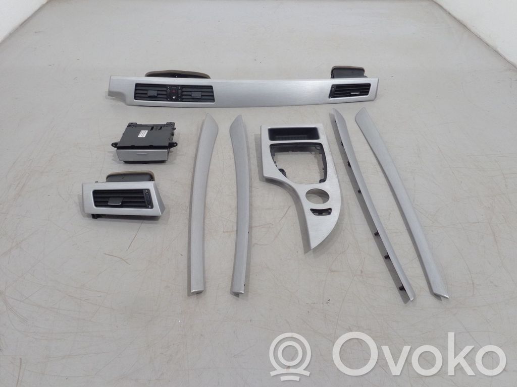 Sill/side skirt trim