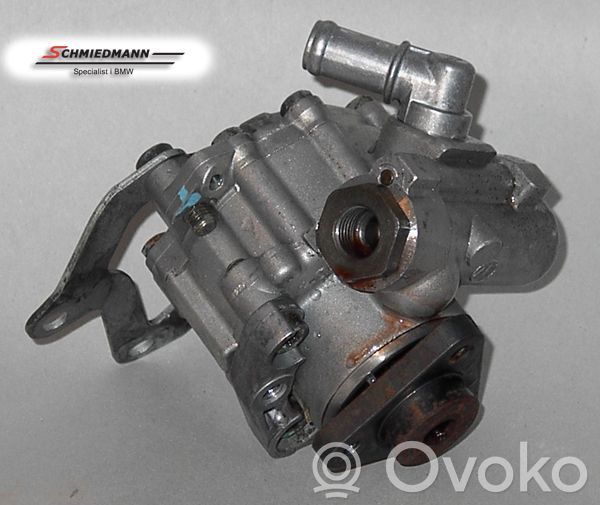 BMW 5 E39 Ohjaustehostimen pumppu 