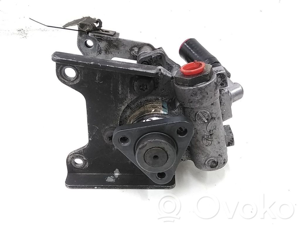 BMW 7 E38 Ohjaustehostimen pumppu 