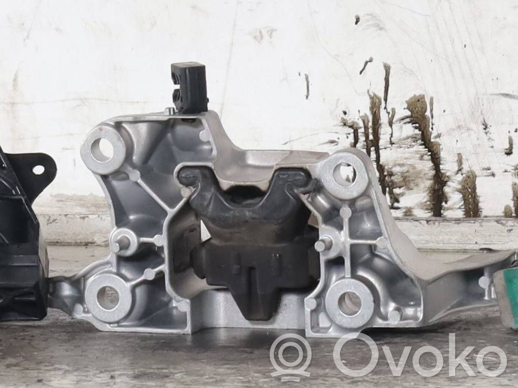 Jeep Avenger Engine mount bracket 