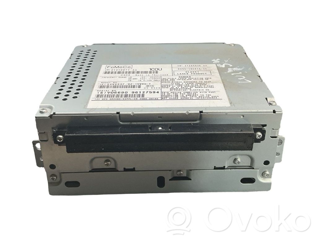 Volvo V70 Radio/CD/DVD/GPS head unit 
