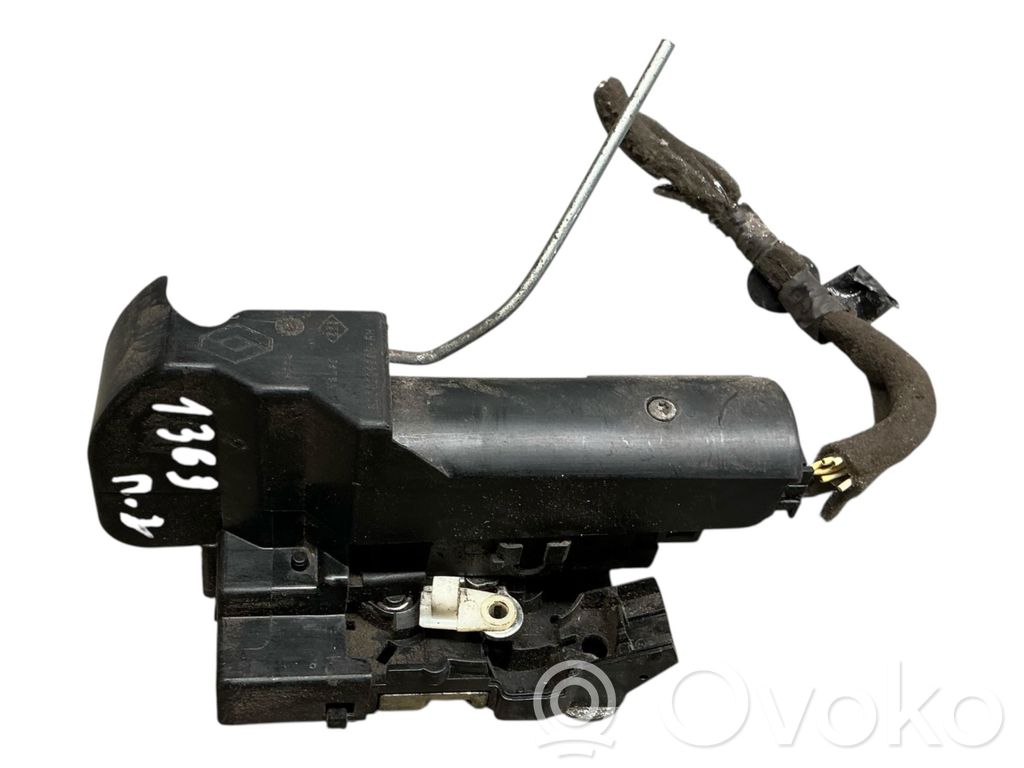 Dacia Duster Zamek drzwi tylnych 