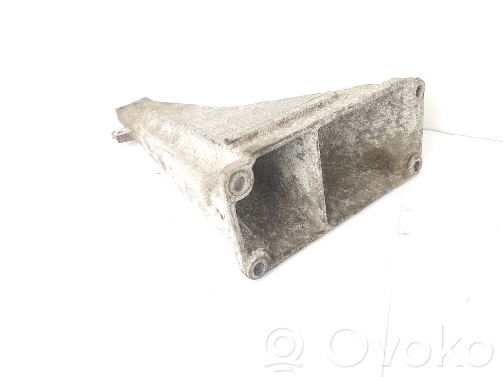 BMW 7 E38 Engine mounting bracket 