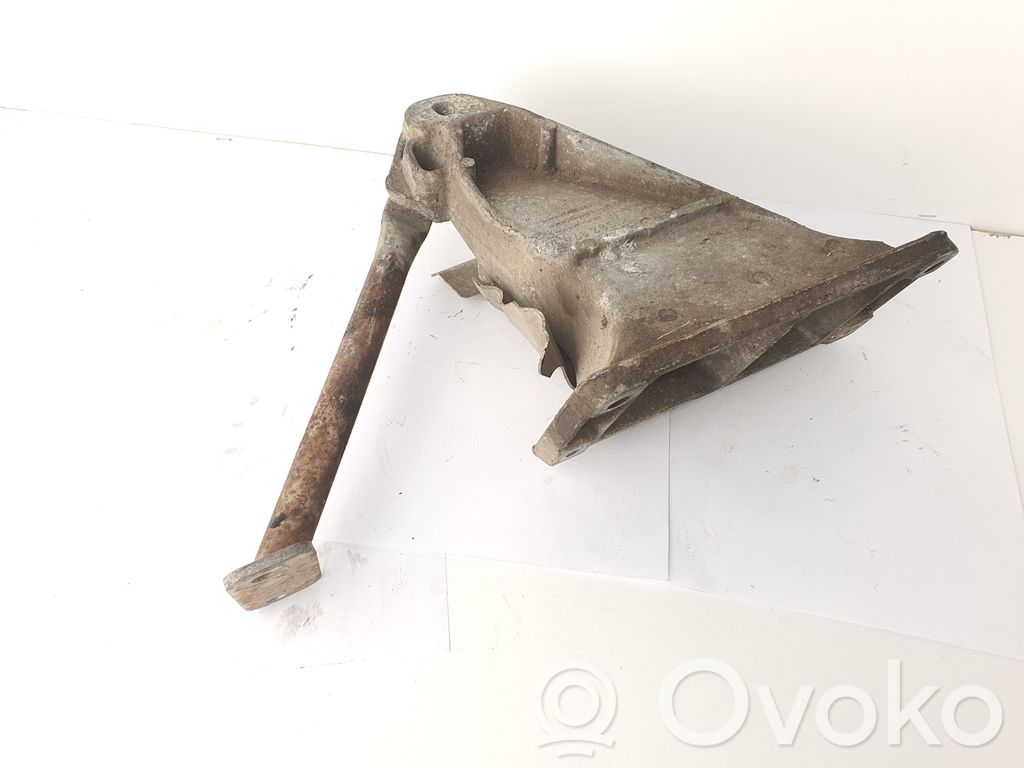 BMW 5 E39 Engine mounting bracket 