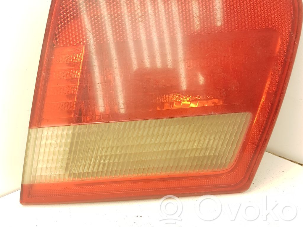 BMW 3 E46 Aizmugurējais lukturis pārsegā 