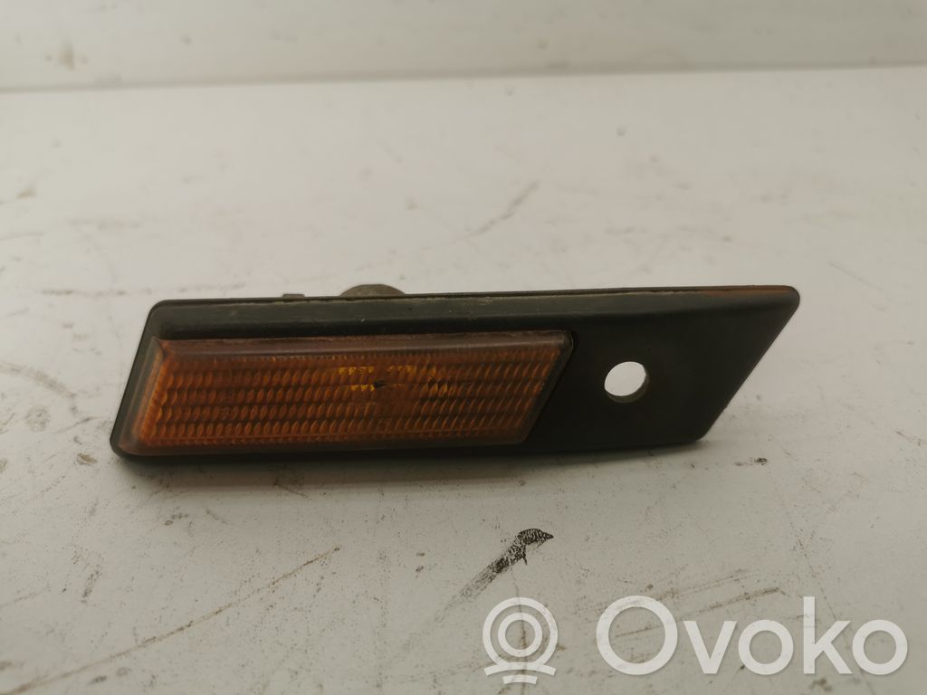 Front fender indicator light   8357050