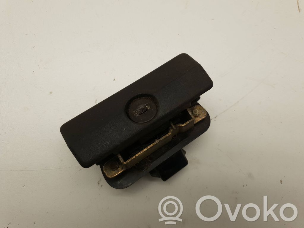BMW 5 E34 Griff Öffner Handschuhfach 