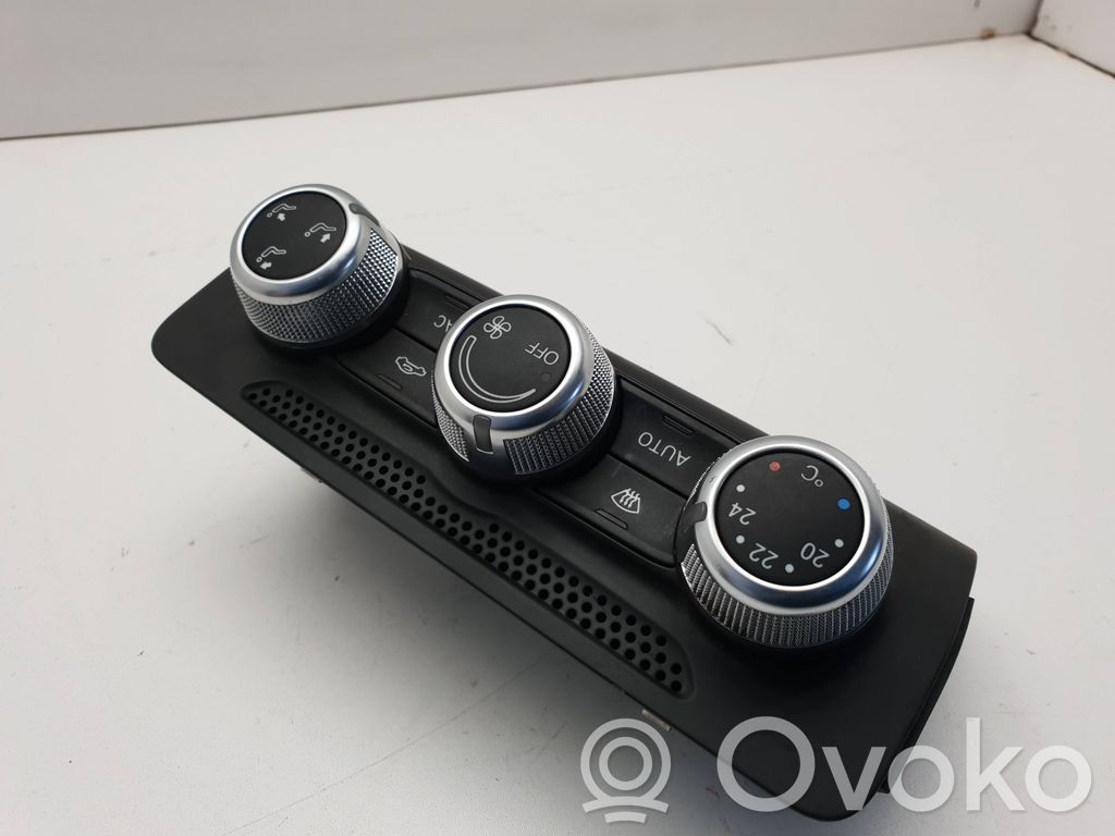 Audi A1 Climate control unit 