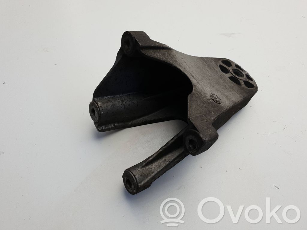Engine mounting bracket   6C116037AA,7107564