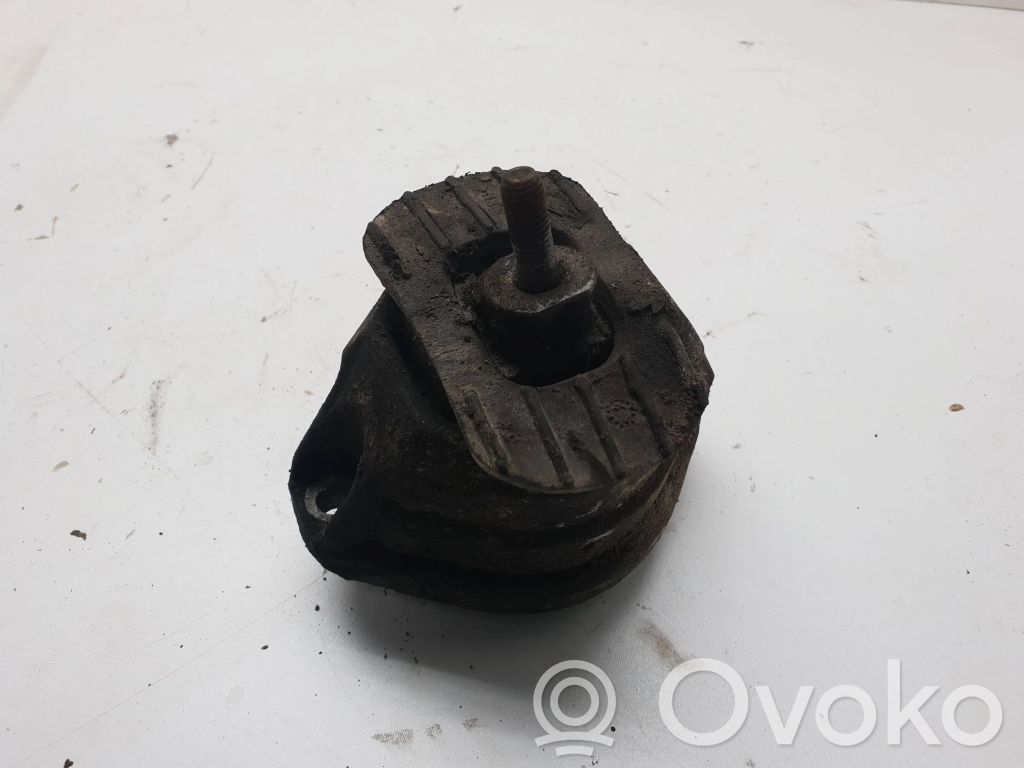 Engine mount bracket