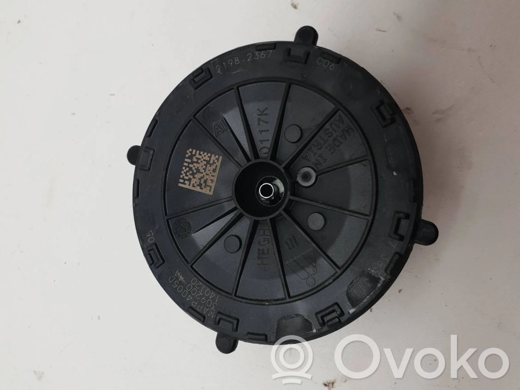 BMW 2 F46 Element lusterka bocznego drzwi przednich 