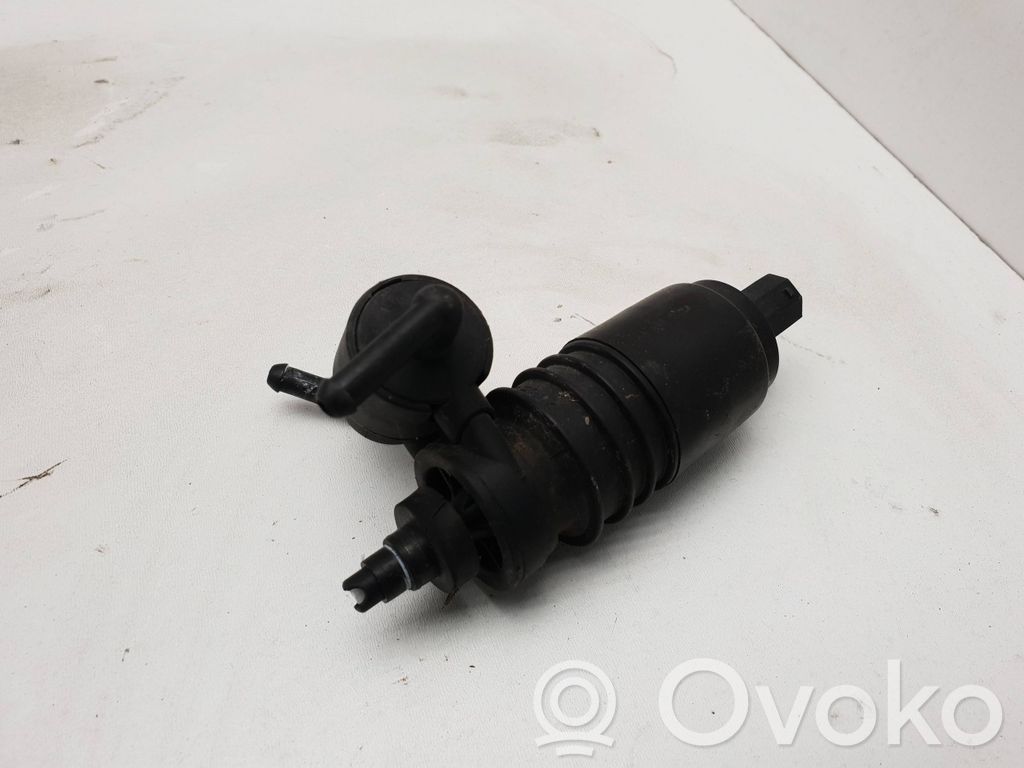 BMW 3 E36 Dysza spryskiwacza lampy przedniej 