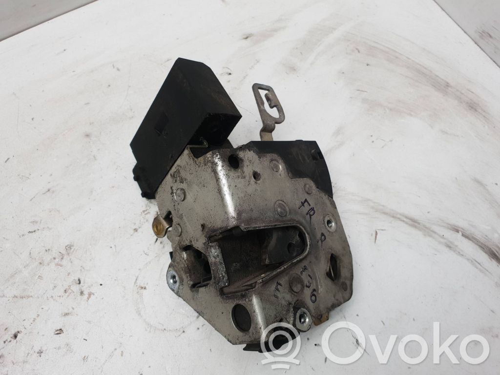 BMW 3 E36 Priekšpusē slēdzene 