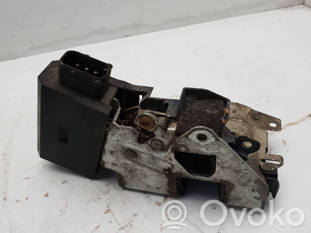 BMW 5 E34 Priekšpusē slēdzene 