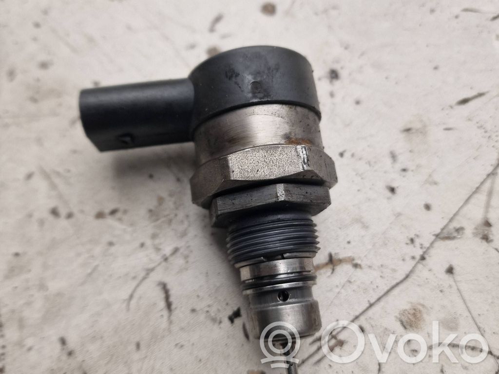 Regulator ciśnienia paliwa   057130764AE,0281006254,39188019