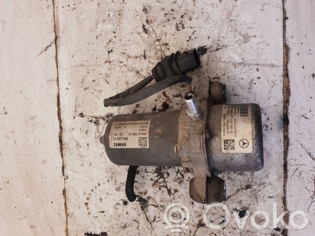 Mercedes-Benz C W205 Vacuum pump 