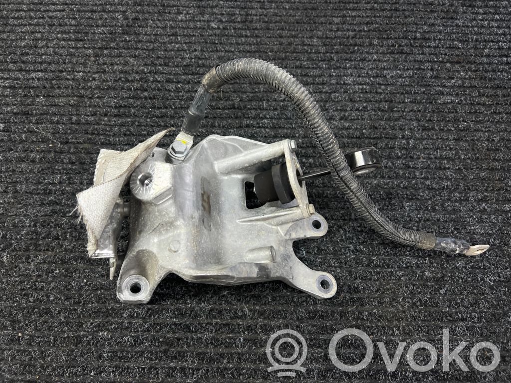 Audi Q5 SQ5 FY Engine mounting bracket 
