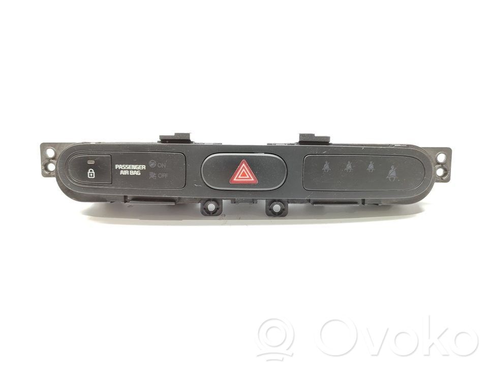 Hazard light switch   93700A4020CA