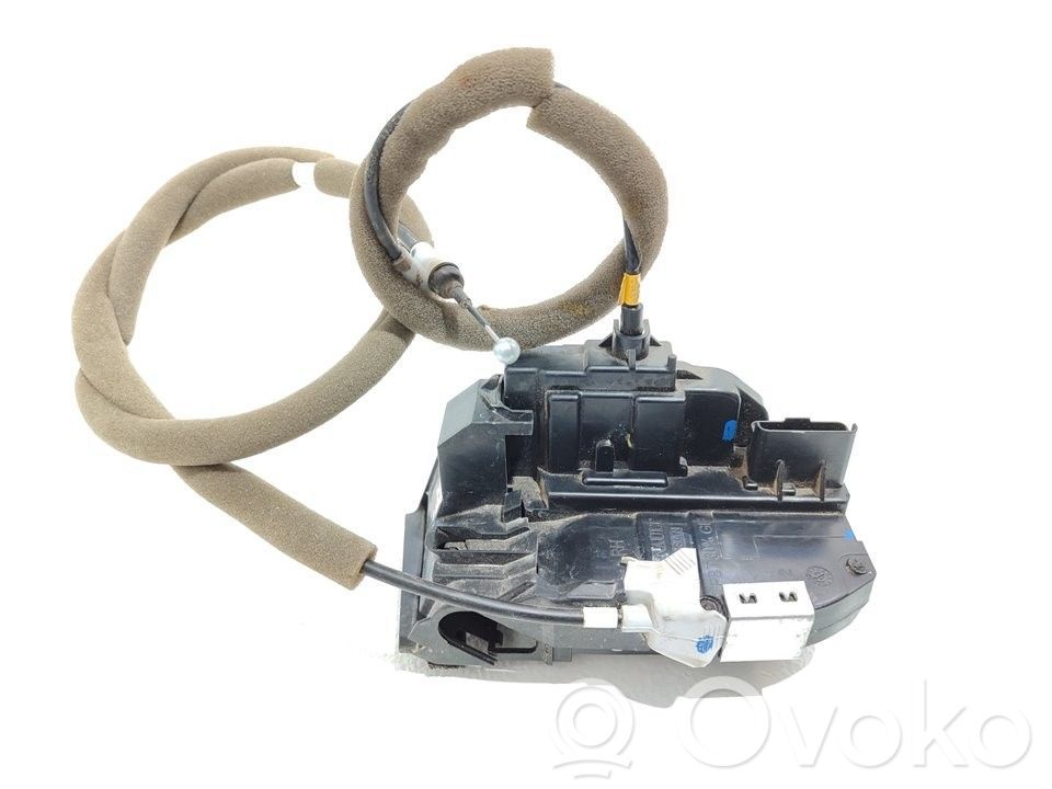 Nissan Qashqai Priekšpusē slēdzene 