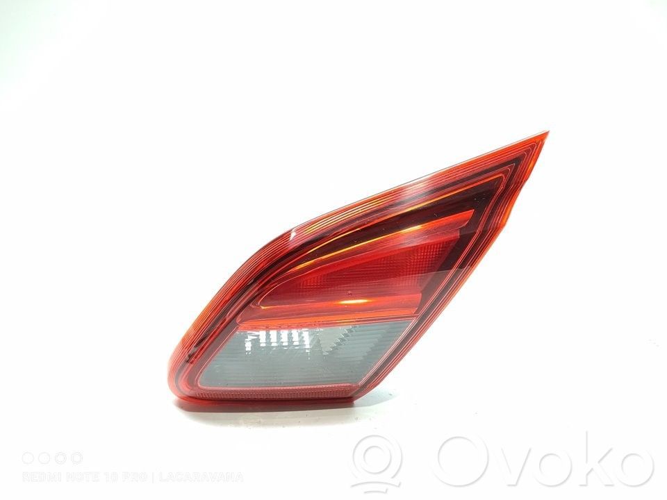 Opel Corsa E Задний фонарь в крышке 