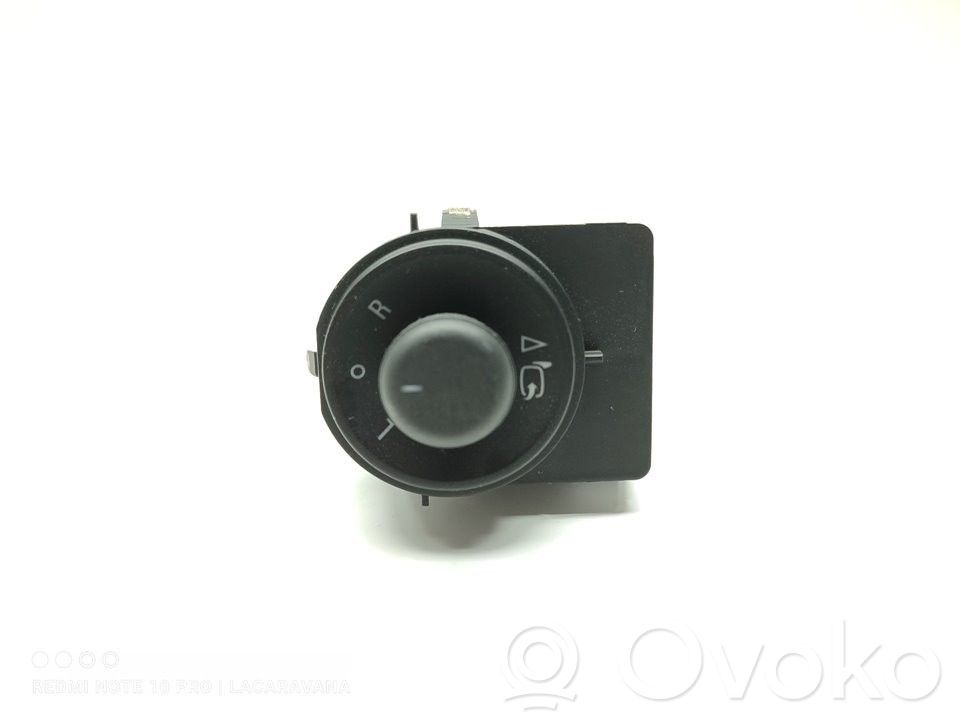 Chevrolet Orlando Interruptor del espejo lateral 