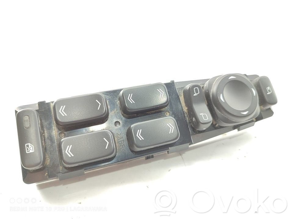 Cadillac SRX Electric window control switch 