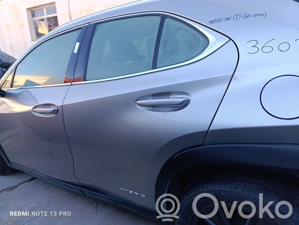 Lexus UX Puerta trasera 