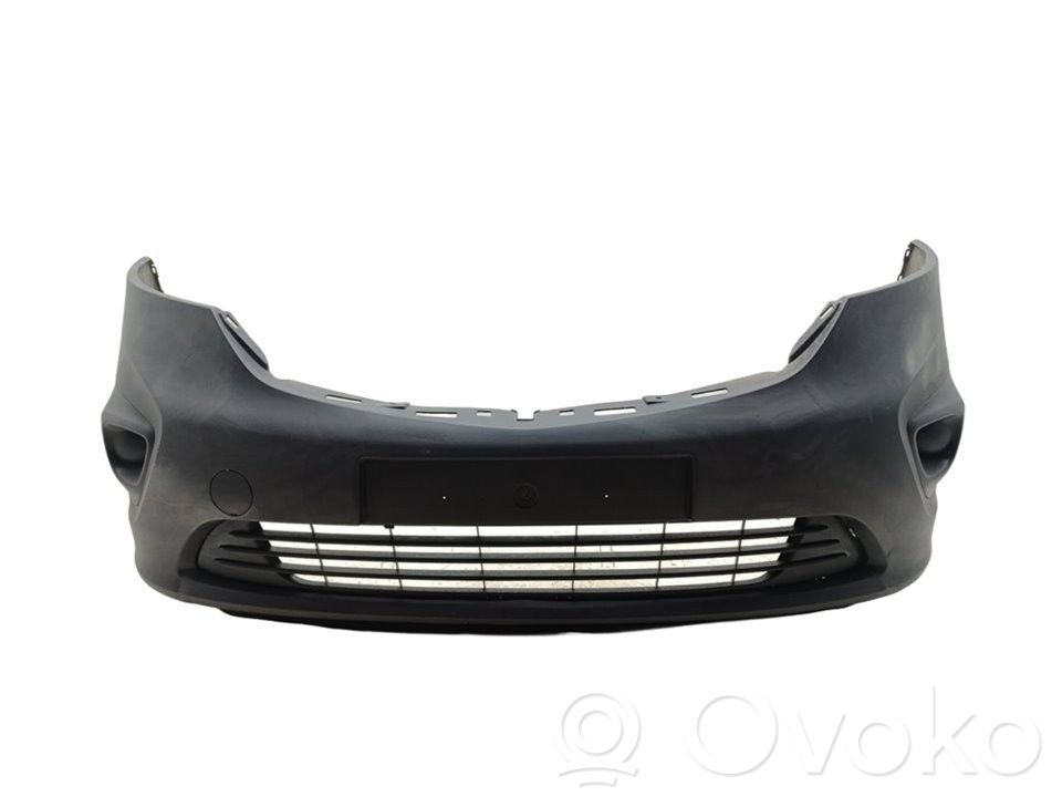 Opel Vivaro Zderzak przedni 