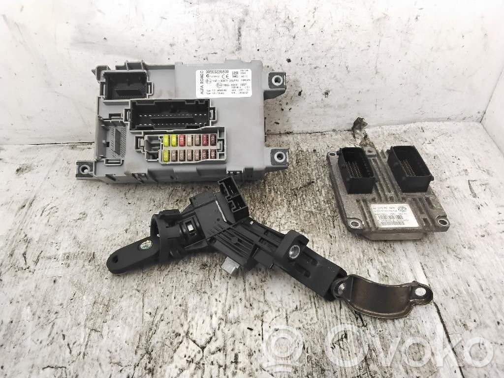 Alfa Romeo Mito Komputer / Sterownik ECU i komplet kluczy 