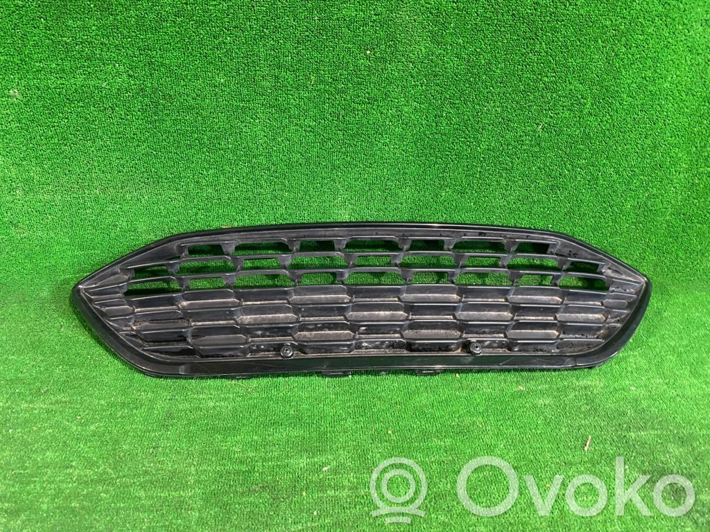 Ford Focus Front bumper upper radiator grill 