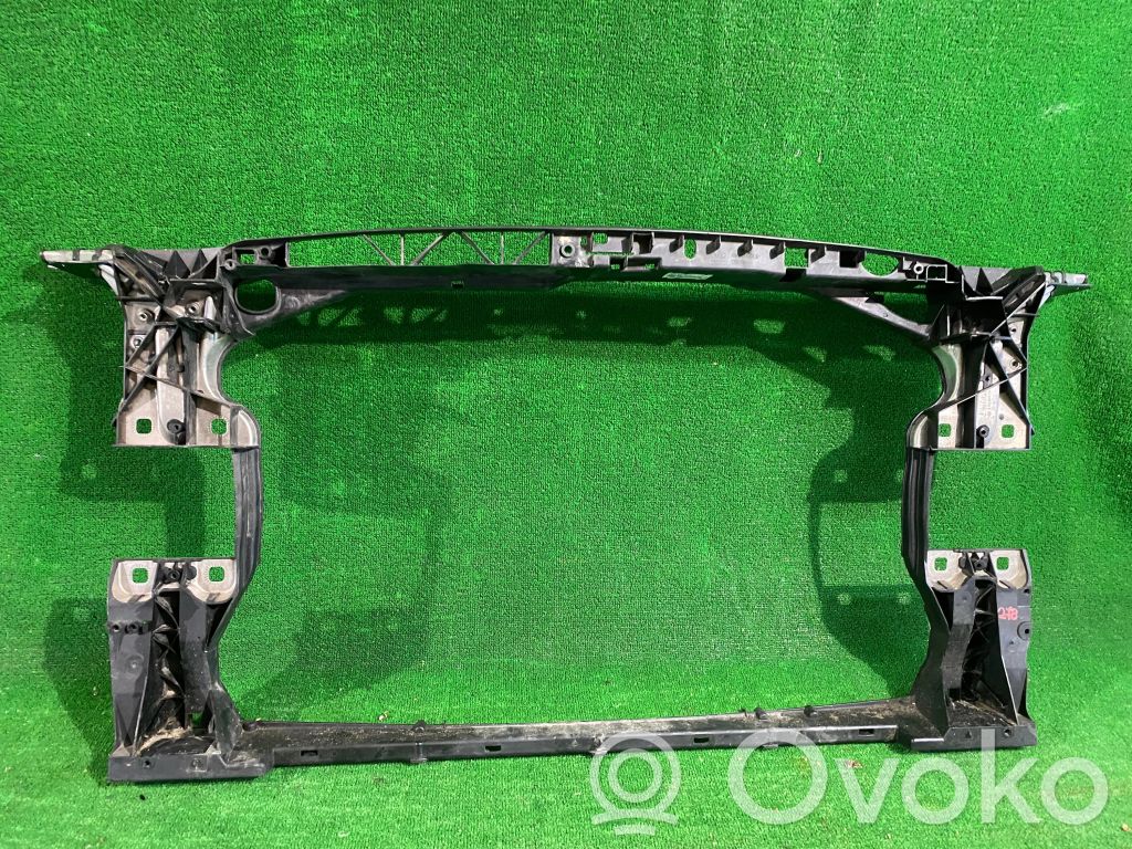 Audi A4 S4 B9 Radiatorių panelė 