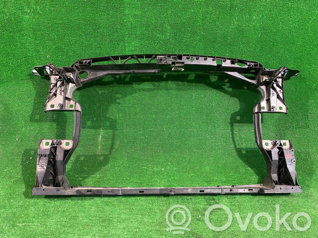 Audi A4 S4 B9 Radiatorių panelė 