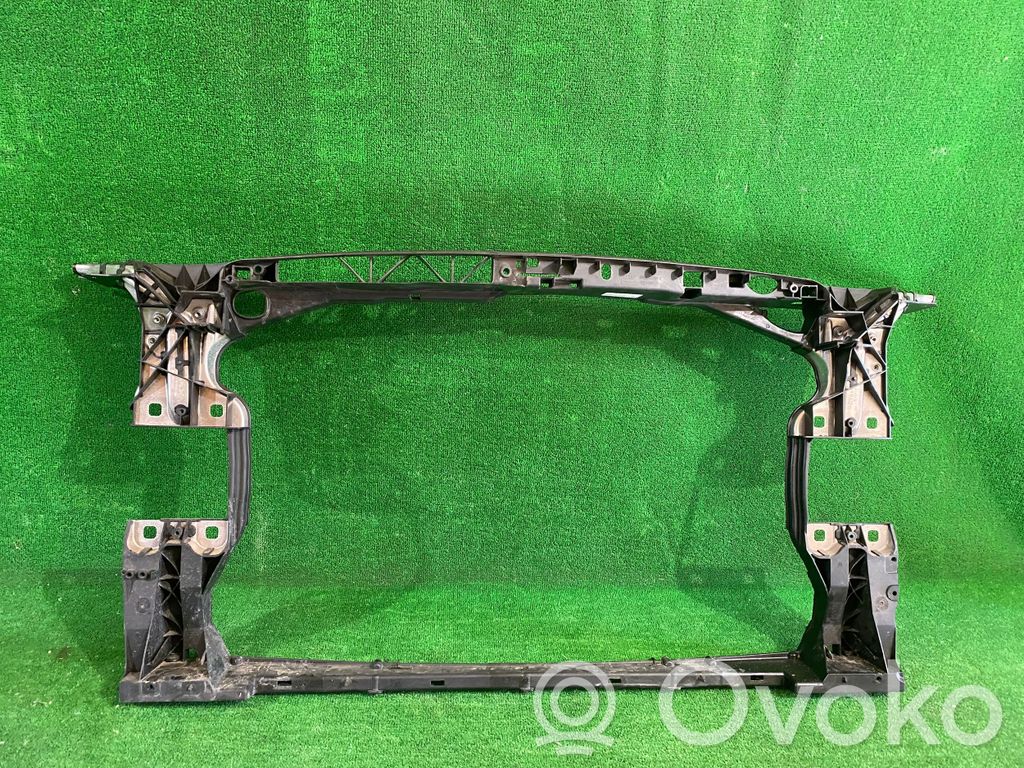 Audi A4 S4 B9 Radiatorių panelė 