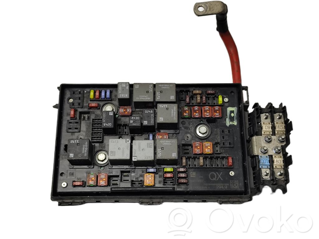 Opel Astra J Drošinātāju bloks 