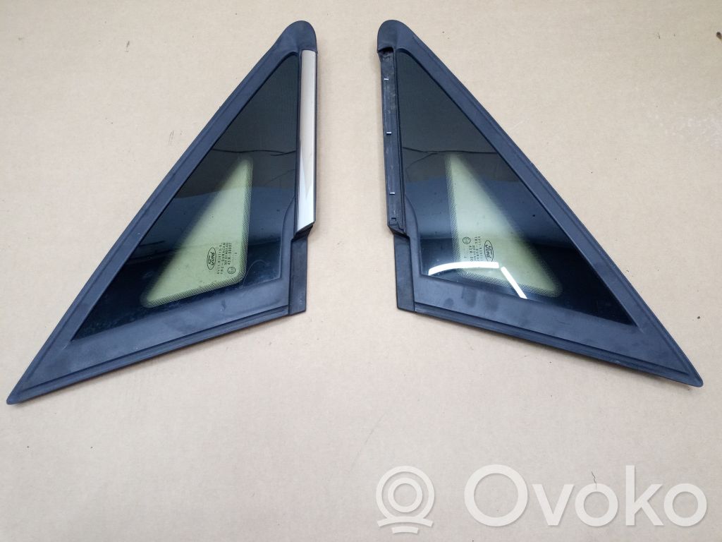 Front triangle window/glass   AV11R29711B