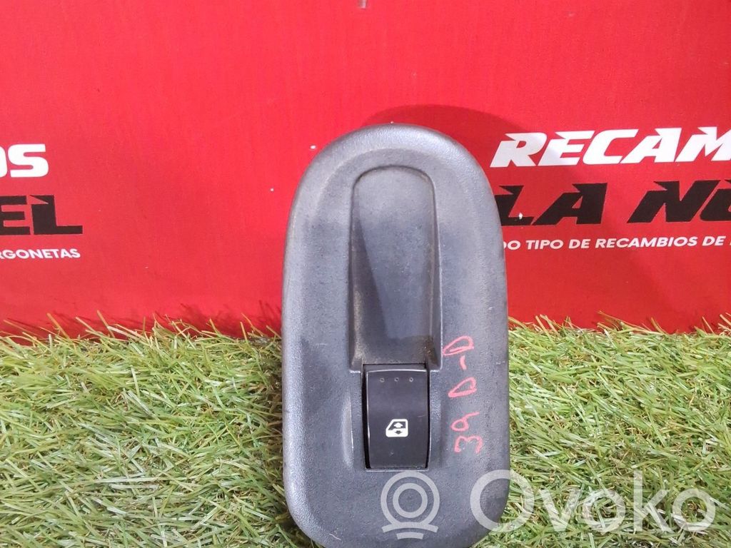 Electric window control switch   8200476809,8200548968