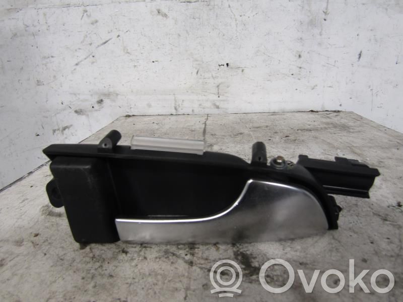 Manecilla interna puerta delantera   8P3837020A7A2