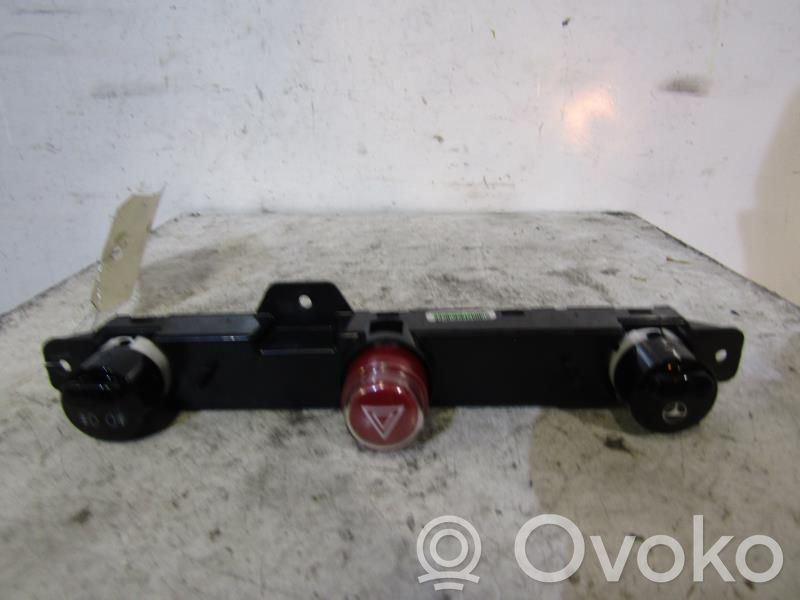 Hazard light switch   735451107
