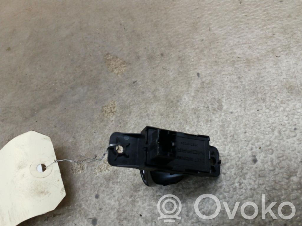 Electric window control switch   735627592
