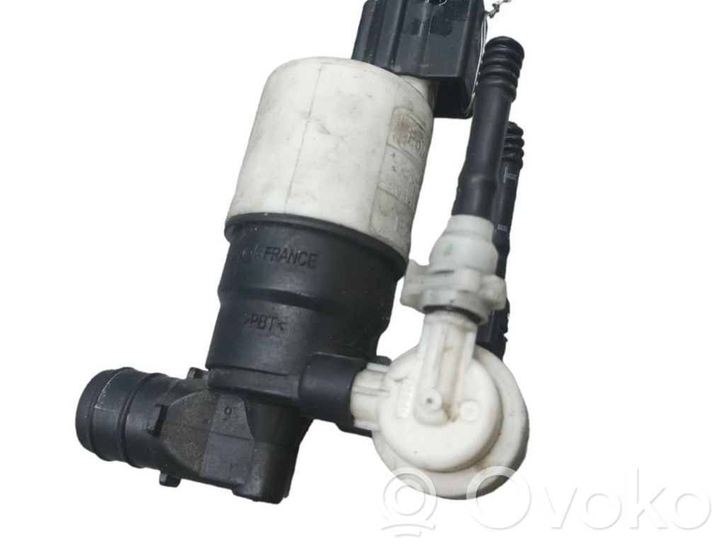 Windscreen/windshield washer pump   1692412