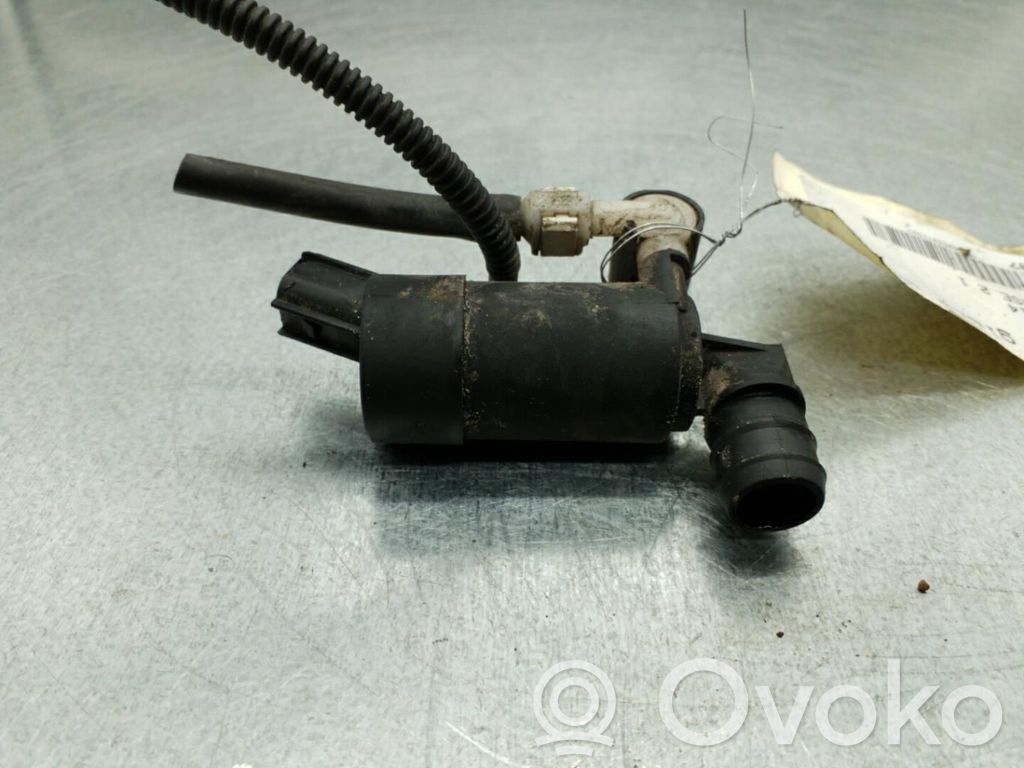 Windscreen/windshield washer pump   2205506