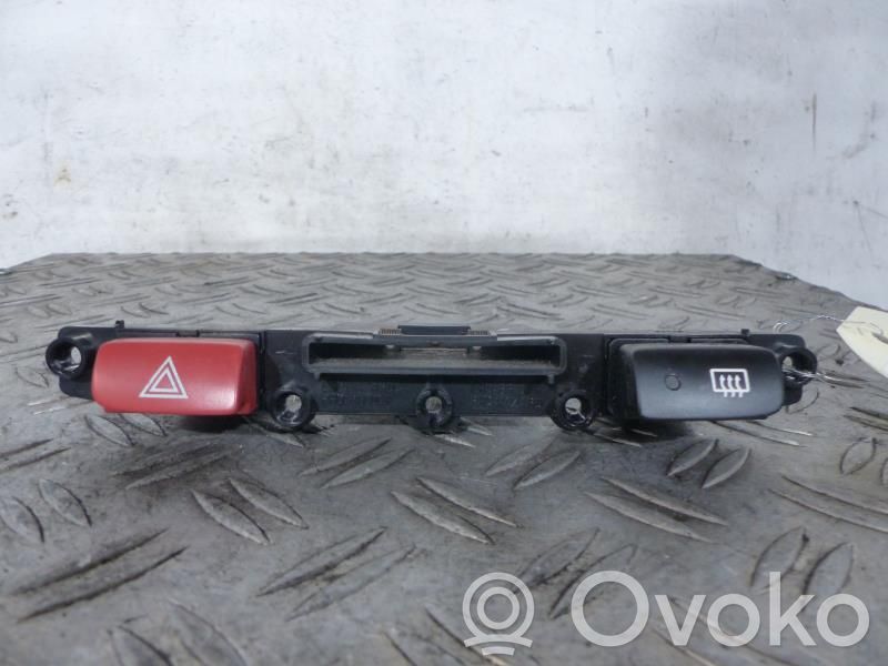 Botón interruptor de luz de peligro   937901G000
